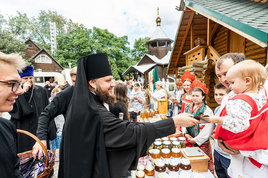Архиерейское богослужение в Преображенском соборе города Люберцы